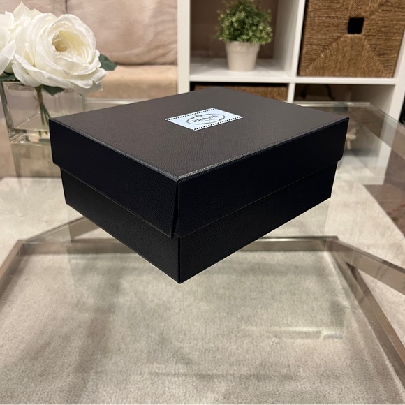 Prada Gift Box - Picture 2 of 8